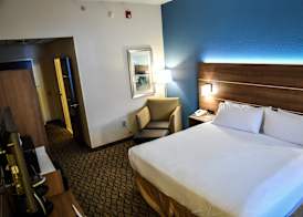 Holiday Inn Express & Suites CONCORD by IHG 5