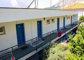 Beach Hotel 2