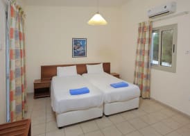 Nissiana Hotel & Bungalows 4