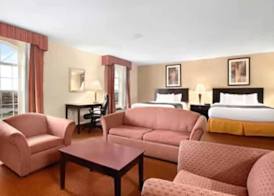 Ramada by Wyndham Elizabethtown 3