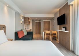 Holiday Inn Express And Suites Portimao by IHG 3