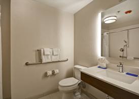 Holiday Inn Express & Suites FRESNO (RIVER PARK) HWY 41 by IHG 2