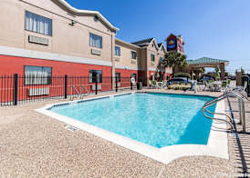 Econo Lodge Inn & Suites East Houston I-10 2