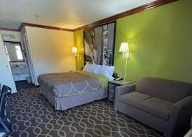 Super 8 by Wyndham San Marcos 4