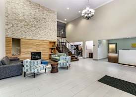 Clarion Pointe Columbus-Bradley Park 4