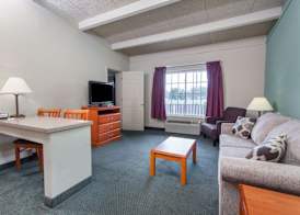 Days Inn & Suites by Wyndham Lexington 4