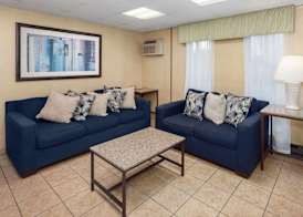 Days Inn by Wyndham Rockford I-90 Walking Distance to Casino 3