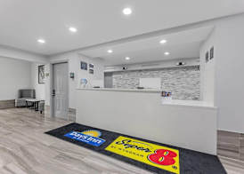 Super 8 by Wyndham Texas City - Galveston Area 2