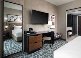 Hotel Distil, Autograph Collection 4
