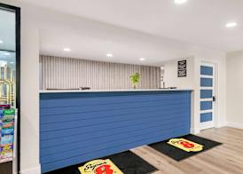 Super 8 by Wyndham Orlando Near Florida Mall 4