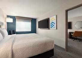 Holiday Inn Express & Suites EDMOND by IHG 5