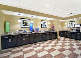 Hampton Inn & Suites Milwaukee/Franklin 5