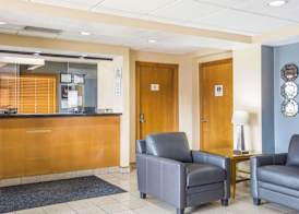 Econo Lodge Inn & Suites I-35 at Shawnee Mission 3