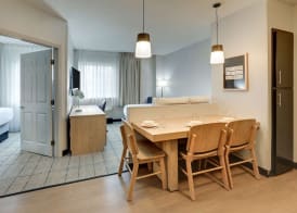Sonesta Simply Suites Miami Airport Doral 4