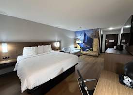 Clarion Pointe Addison - Dallas North 4