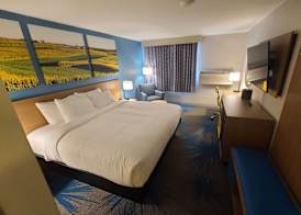 Days Inn by Wyndham Johnson Creek 4