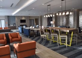 La Quinta Inn & Suites by Wyndham Middletown-Goshen 2