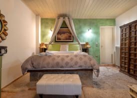 Lykovrisi Guest House 2
