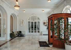 Hôtel Le Royal Promenade des Anglais 4