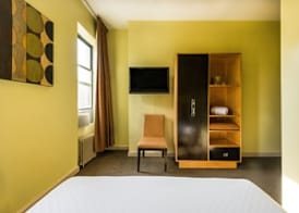 Comfy 2 bedroom apartment on Central Park West 4