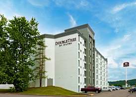 DoubleTree by Hilton Pittsburgh-Meadow Lands 2