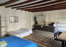 Lovely 2-bed Apartment in Barcelonas Best Location 3