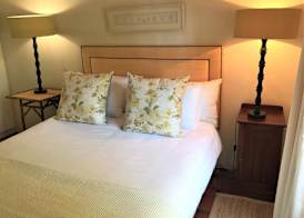 Navarre Farm Cottages 3