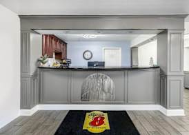 Super 8 by Wyndham Kingsport /I-81 5