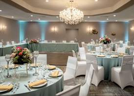 Four Points by Sheraton Milwaukee North Shore 3