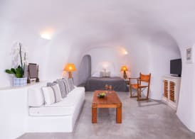Pezoules of Oia 2