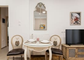 Nicholas Point Apartments and Rooms 4