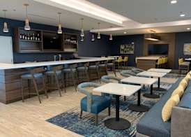 La Quinta Inn & Suites by Wyndham Round Rock near Kalahari 3