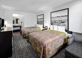 Super 8 by Wyndham Carthage TX 3