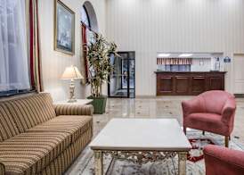 Days Inn & Suites by Wyndham Columbia Airport 4