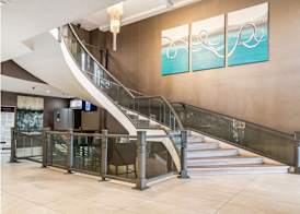 Ramada Plaza by Wyndham Niagara Falls 4