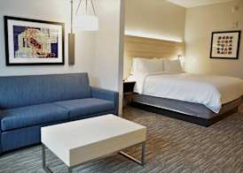 Holiday Inn Express & Suites OCALA by IHG 4
