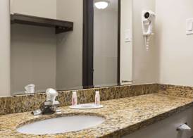 Days Inn by Wyndham Montreal Airport Conference Centre 3