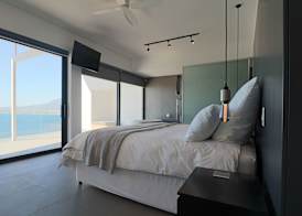'22 Protea' - Luxury, Style and Elegance - Sleeps 12 in 6 En-suite Bedrooms 3