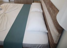 Golden Hotel 4