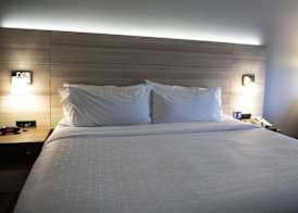 Holiday Inn Express & Suites SEDALIA by IHG 5