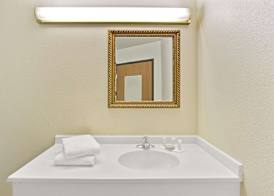 Super 8 by Wyndham Gurnee 5