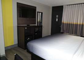 Super 8 by Wyndham Savannah 5