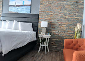 Terrace Bay Hotel - Lakefront 3