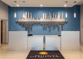 La Quinta Inn & Suites by Wyndham Shorewood 4