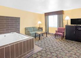 Baymont by Wyndham Holland 3