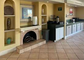 Econo Lodge Kalamazoo near Wings Stadium 3