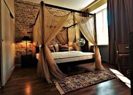 SLEEPWELL NOWY ŚWIAT - courtyard entrance Ordynacka 14St 4
