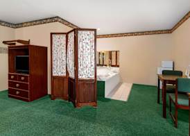 Super 8 by Wyndham Reedsburg 5