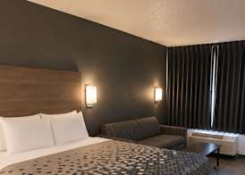 Econo Lodge Calhoun South 3
