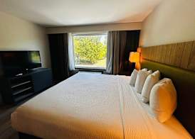 Radiant Inn and Suites 4